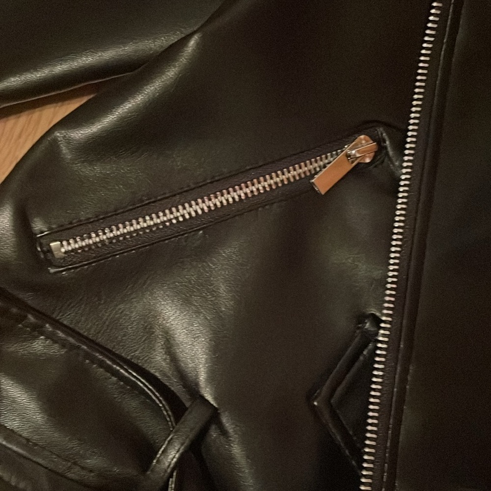 leather jacket - Picture 3 of 5